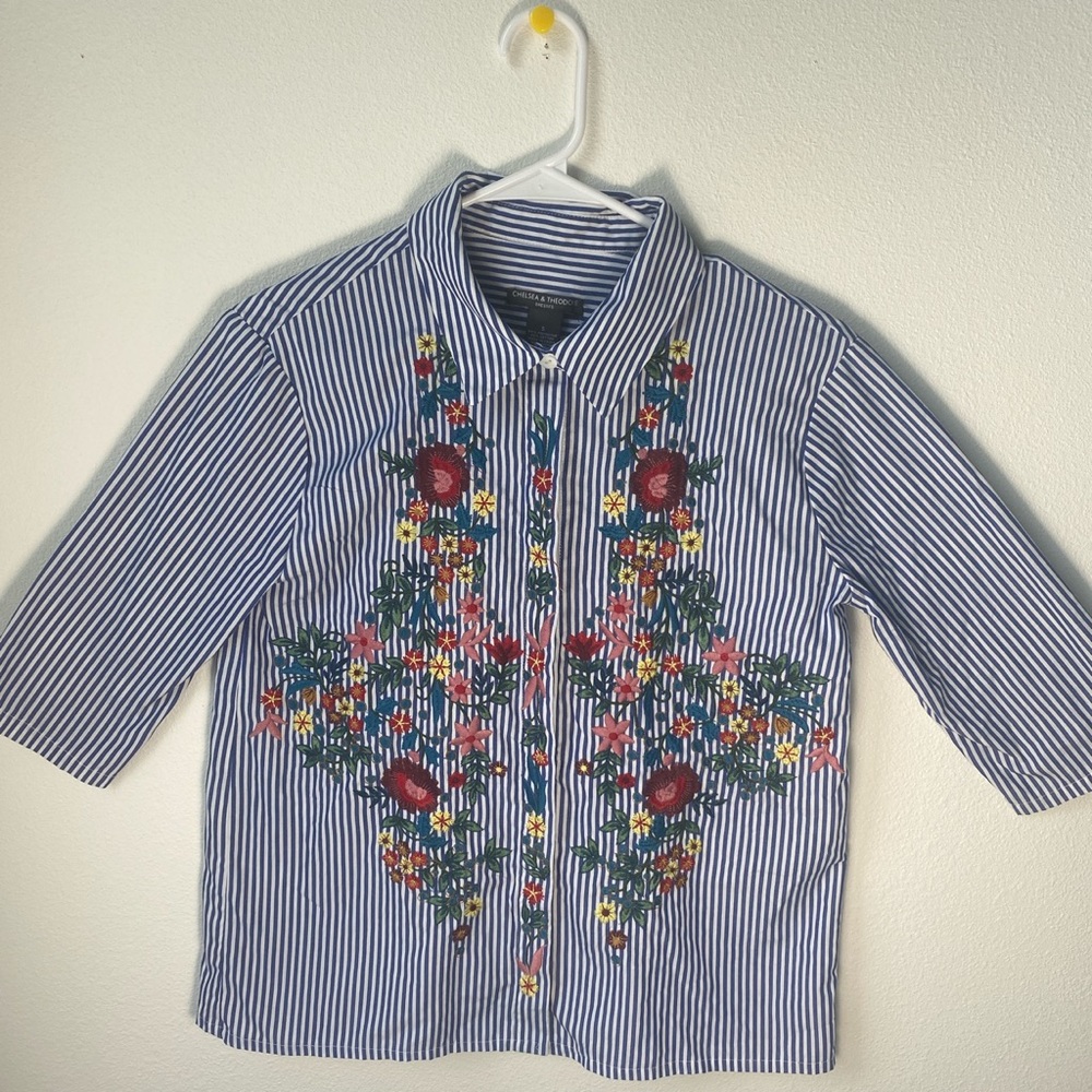 Chelsea & Theodore women’s blue striped floral embroidered blouse size S